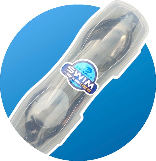 Lunettes de natation noires dans un étui transparent avec logo 'SWIM', entouré d'un cercle bleu.