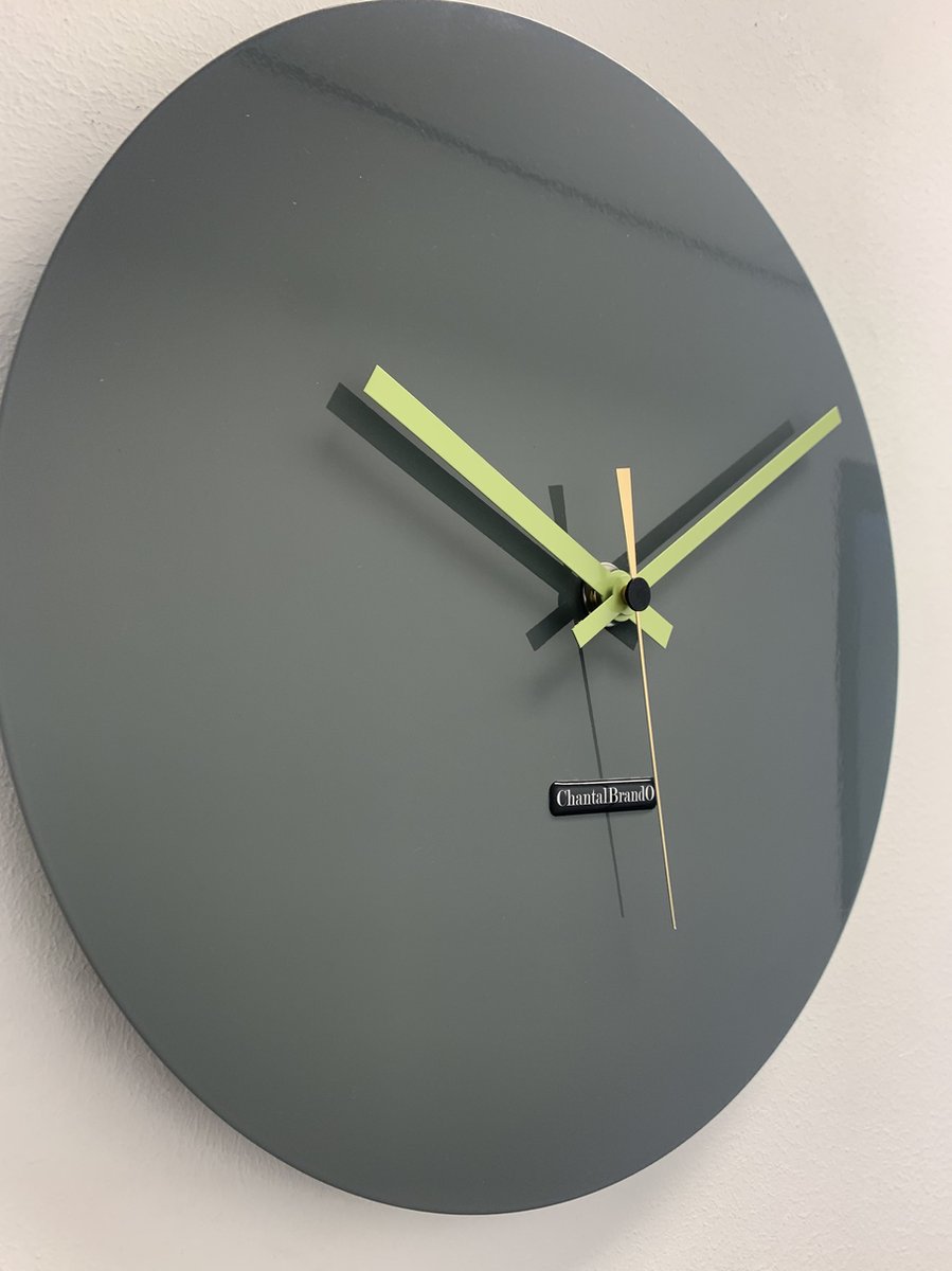 Wandklok CHANTALBRANDO -- MOONTAN GREY NARDO -- MODERN DESIGN -- MADE IN HOLLAND