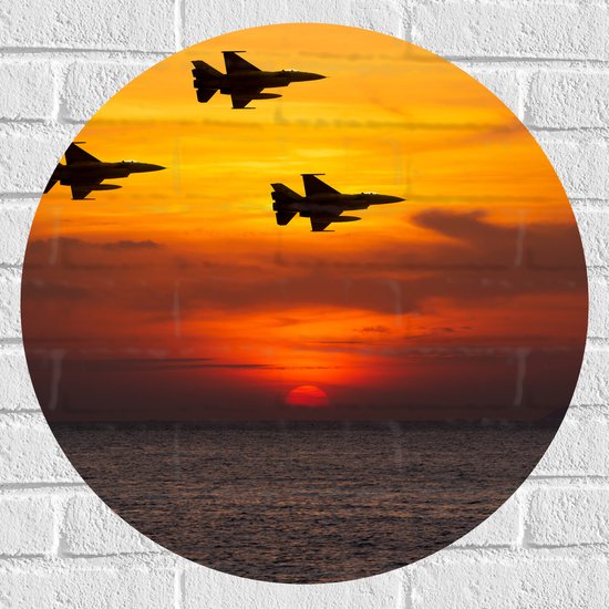 Muursticker Cirkel - Silhouet van Straaljagers boven de Zee tijdens Zonsondergang - 60x60 cm Foto op Muursticker