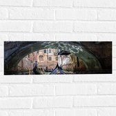 Muursticker - Traditionele Italiaanse Gondel door de Wateren van Venetië - 60x20 cm Foto op Muursticker