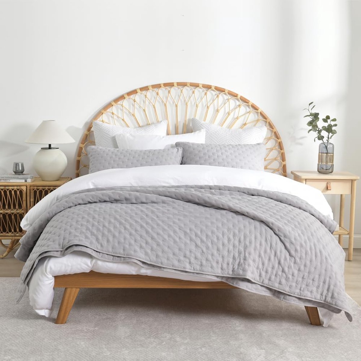 Goodivery ® Stijlvolle en Comfortabele Bedsprei met Twee Kussenslopen, 240 x 260 cm, Grijs Polka Dot