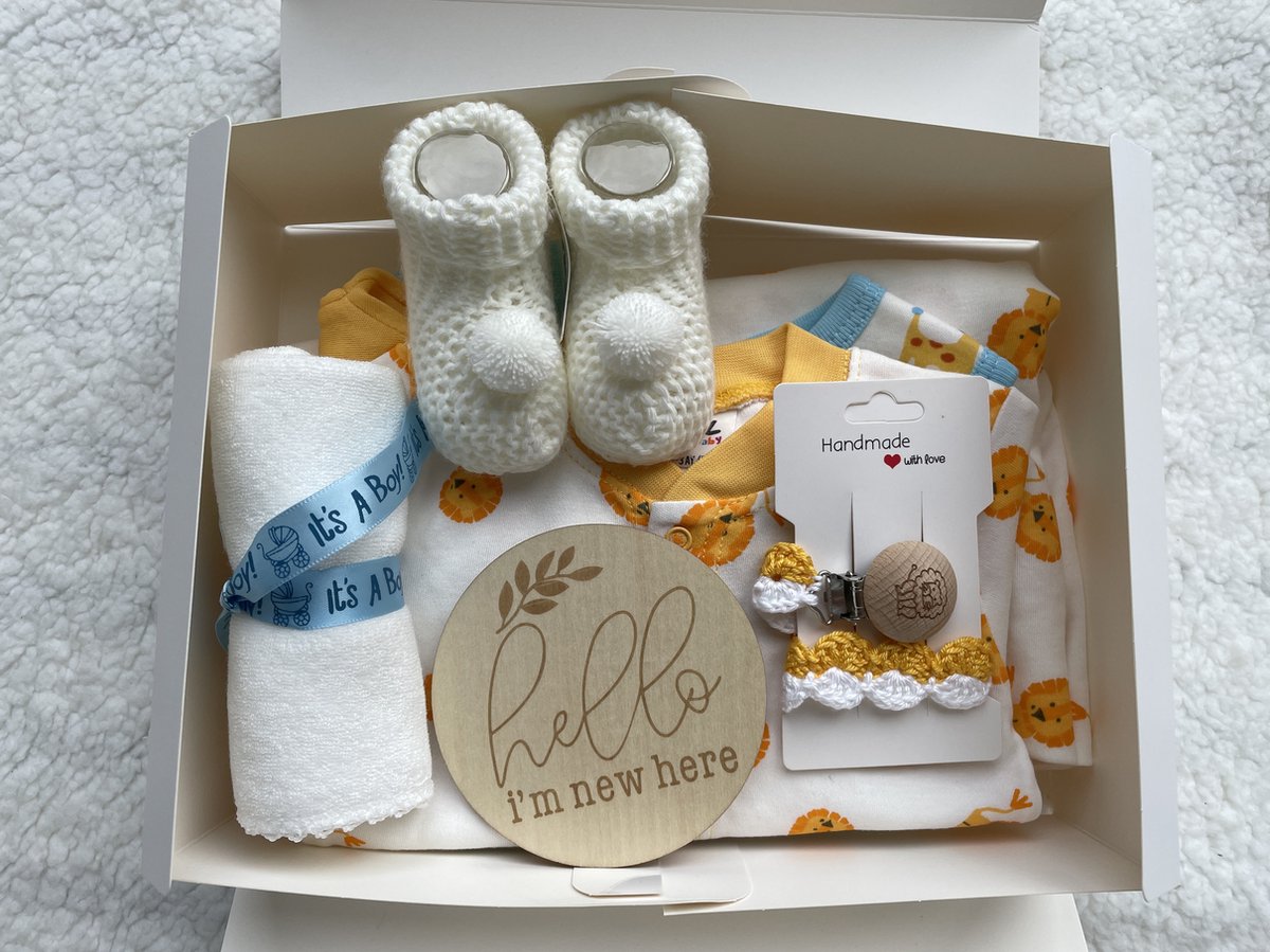 Goedkoopste Maminobaby.nl - Baby Geschenkset jongens | Deken | Handmade speenkoord | Babyslofjes | Slabbetje | Pyjama set | Monddoek |Kraamcadeau | Babyshower