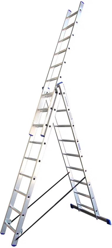 Een A-vormige aluminium ladder met zwarte stabiliserende banden.