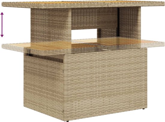 Beige polyrotan tafel met houten blad, hoogte verstelbaar.