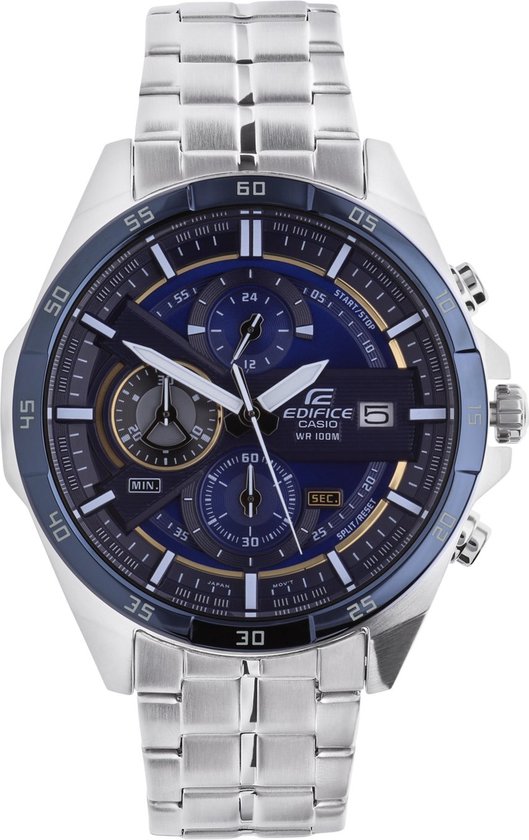 Zilverkleurig Casio Edifice horloge met donkerblauwe wijzerplaat en datumvenster.