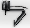 Webcam Logitech C920 noire, debout sur son support pliable.