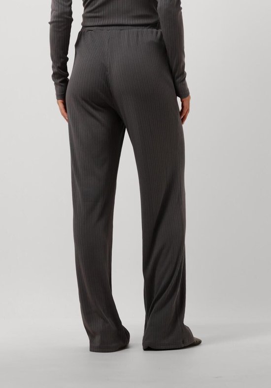 Arrière d'un pantalon gris foncé côtelé avec jambes évasées, porté par un mannequin.