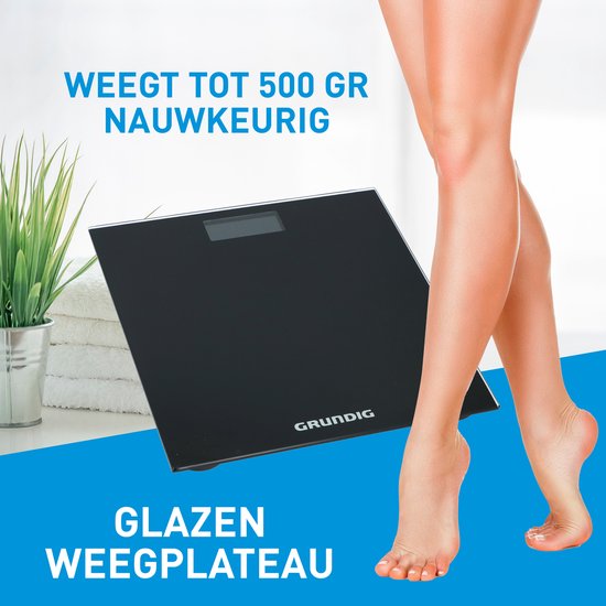 Zwarte glazen personenweegschaal met Grundig logo, naast een vrouw met blote benen.