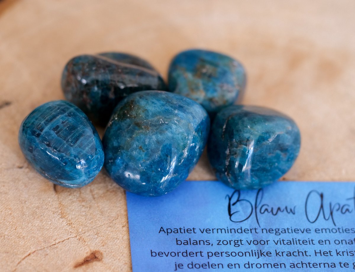 Blauw apatiet gepolijste steen - edelstenen - Perfect cadeau voor vrouwen - Inclusief uitleg - Spiritueel - Vermoeidheid - Vitaliteit - Minder prikkelbaar - Verzacht - 100% NATUURLIJK