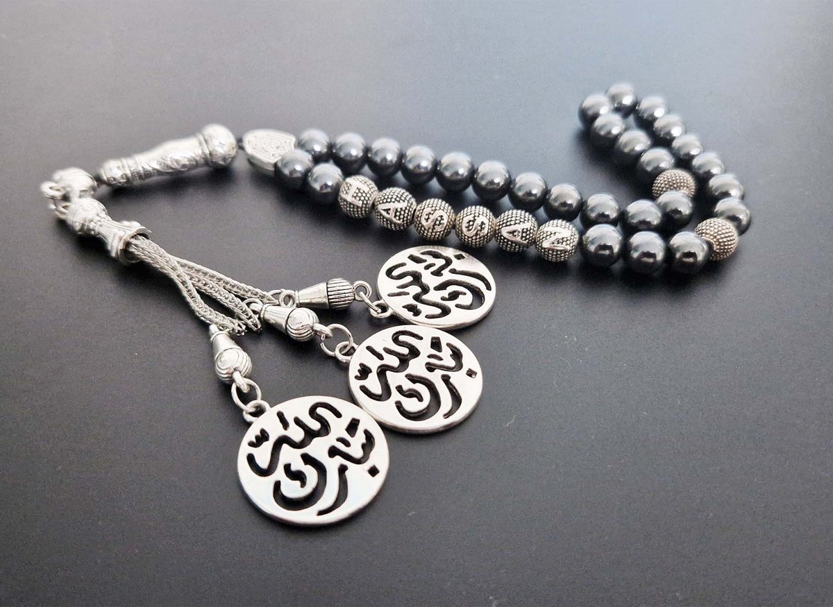 Handgemaakte naam tasbih 33 Kralen Natuursteen “Hematiet ” - met metaal tassel “Tabarak Allah"- Met je naam of de naam van uw geliefde- 8 mm diameter van de korrel