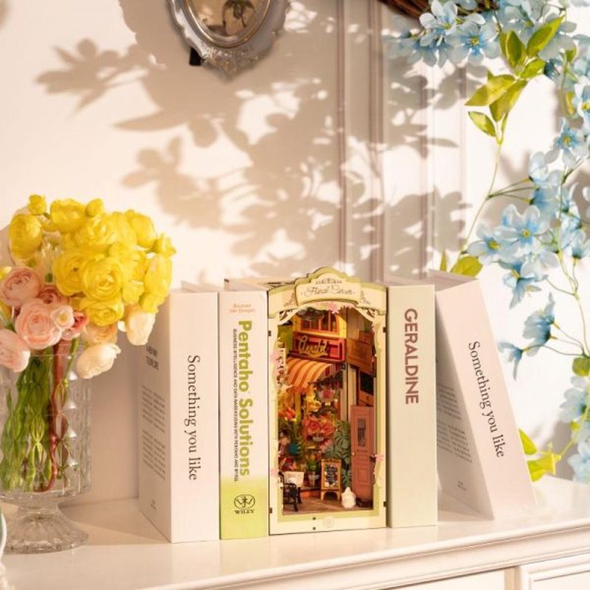 Robotime Floral Corner | Houten Book Nook DIY-miniatuurhuis | TGB09 | Knutselen | Bouwpakket | Hobby | Boekensteun | Creatief — afbeelding 16