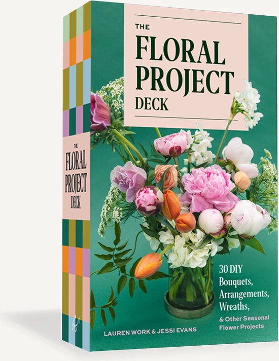 Kaartspel 'The Floral Project Deck' met een bos bloemen in een vaas op de voorkant. Tekst: '30 DIY Bouquets, Arrangements, Wreaths, & Other Seasonal Flower Projects'.