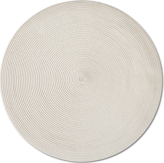 Set de 4 sets de table ronds creme blanc. Ils ont une matiere tissée et un diametre de 38cm.