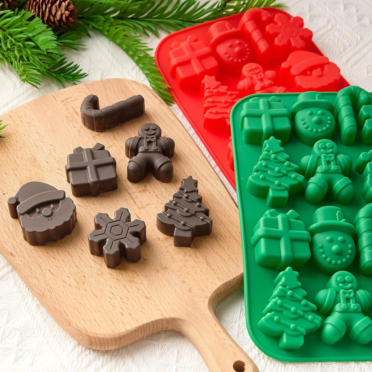 Lynn's set van 2 siliconen bakvormen - Kerstfiguren - 28 holtes - Gebak, snoep, chocolade, ijsblokjes, zeep, kaars, epoxy etc.
