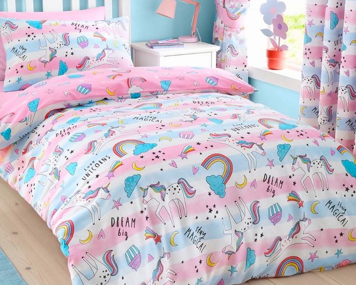 1-persoons meisjes dekbedovertrek (dekbed hoes) “doodle / droedel unicorns” roze – wit – blauw gestreept (pasteltinten) met eenhoorns / paardjes, regenbogen, wolken, cupcake, sterren en hartjes eenpersoons 140 x 200 cm (lief beddengoed kinderkamer)