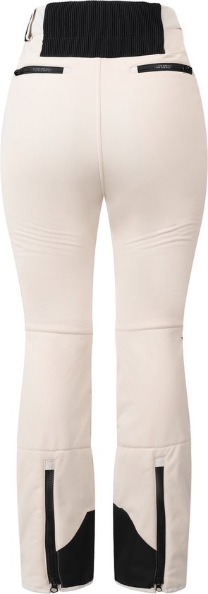 Achterkant van een beige skibroek met zwarte geribbelde tailleband en ritszakken.