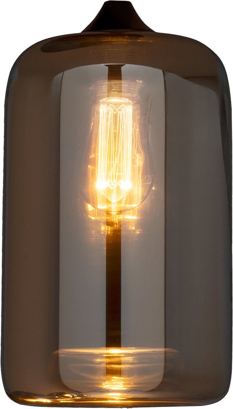 Een cilindervormige, rookglazen hanglamp met een gloeilamp, op een witte achtergrond.