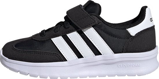 Baskets Adidas noires pour enfants avec rayures blanches et fermeture velcro, semelle blanche.
