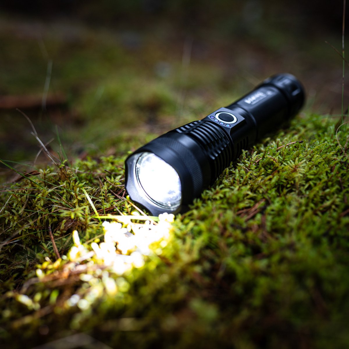 BOWINQ Paris 5000 - Zaklamp LED oplaadbaar - 1500 lumen - Ook op AAA-batterijen - Zoomfunctie - IP65 waterdicht - Voor noodpakket en kamperen — cadeau in Sport & Outdoor - foto 3