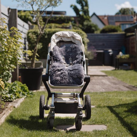 WOOOL Schapenvacht 2-in-1 Kinderwagen Buggy - WOOLA (Grijs) - Inleg & Opleg - 100% Echte Schapenvacht - Klassieke Wol - Veilig, ECO & Duurzaam van WOOOL — afbeelding 4