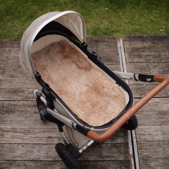 WOOOL Schapenvacht 2-in-1 Kinderwagen Buggy - WOOLA (Beige) - Inleg & Opleg - 100% Echte Schapenvacht - Klassieke Wol - Veilig, ECO & Duurzaam van WOOOL — afbeelding 2