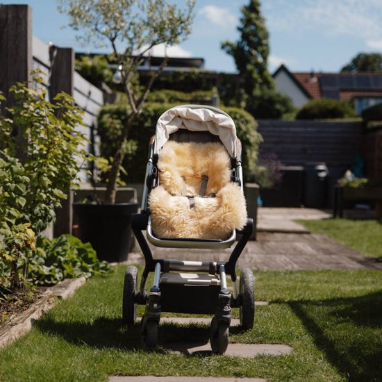 WOOOL Schapenvacht 2-in-1 Kinderwagen Buggy - WOOLA (Medicinaal) - Inleg & Opleg - 100% Echte Schapenvacht - Klassieke Wol - Veilig, ECO & Duurzaam van WOOOL — afbeelding 4