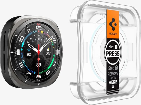Smartwatch met oranje bandje en een transparante installatiehulp met 'Spigen' logo.