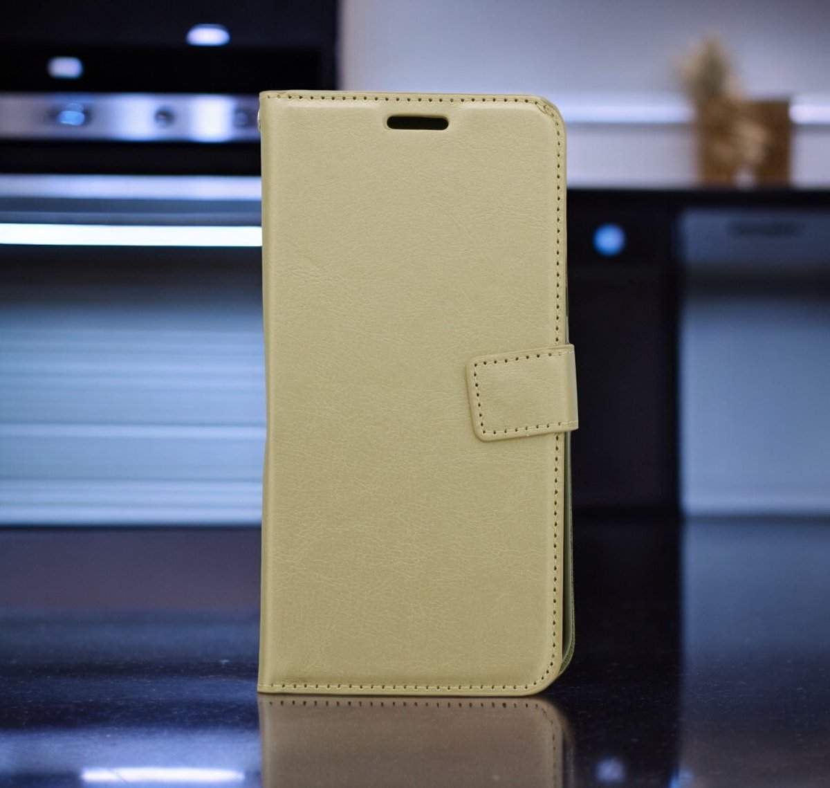 Bookcase Geschikt voor: Samsung Galaxy A06 - Goud - portemonnee hoesje - Book Cover + 3x Screenprotector