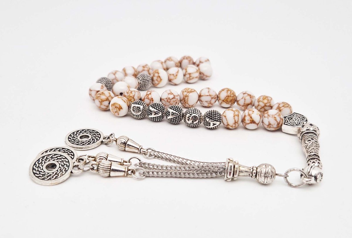Handgemaakte naam tasbih 33 Kralen Natuursteen “Wit howliet gesponnen goud ” - met metaal tassel “Omarmen"- Met je naam of de naam van uw geliefde- 8 mm diameter van de korrel