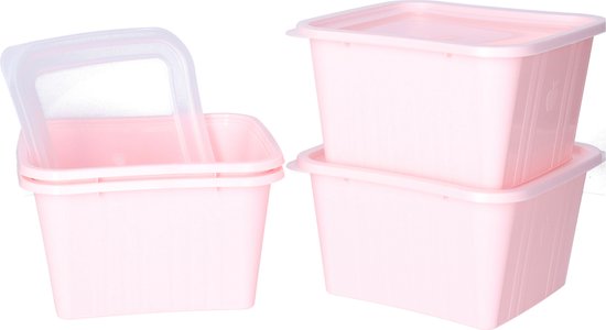 Set van 3 roze voorraadbakjes; één met open deksel, twee gestapeld. De bakjes zijn vierkant en stapelbaar.