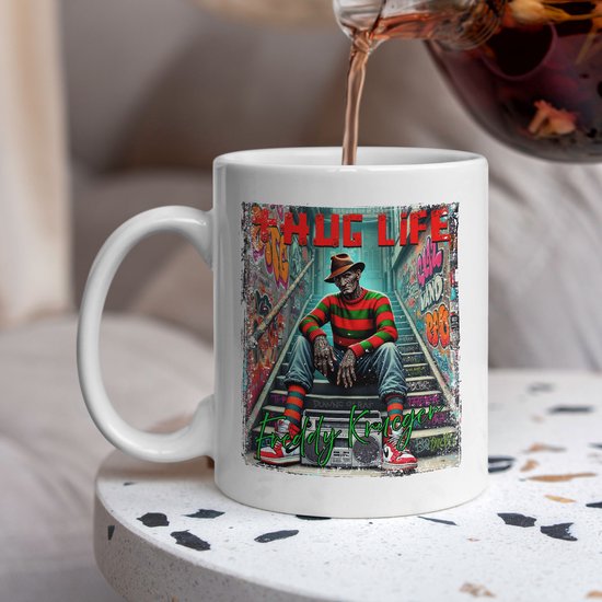 Foto: Thuglife horror karakter koffiemok met spreuk koffie mok grappige cadeaus cadeau voor vriend kado horror liefhebber halloween mok cadeautje voor haar mokken en bekers verjaardag cadeau koffiekopjes urban cadeau theemok