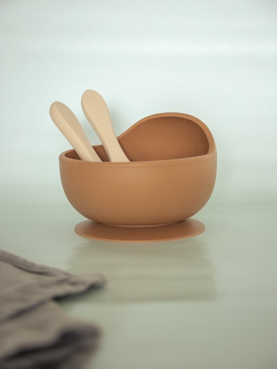 Jikkies® - Siliconen Kom - Schaaltje - Bakje - Anti Slip - Kommetje - Met Zuignap - Taupe - 100% Siliconen - Vaatwasserbestendig - Magnetron & Ovenbestendig - De Veilige en Praktische Kom voor Baby’s en Peuters van Jikkies — afbeelding 4