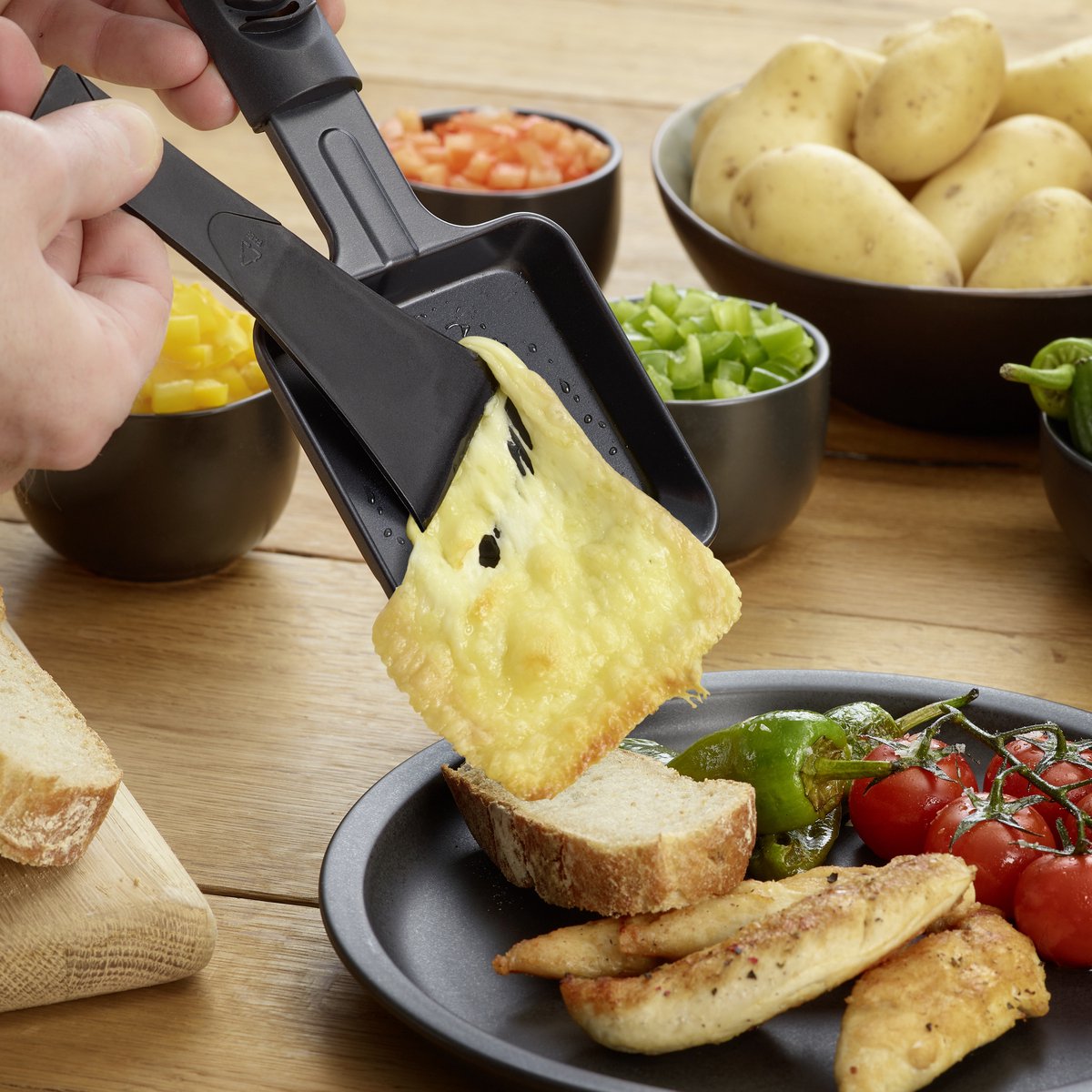 Severin RG 2347 - 2-in-1 Gourmetset & Fondue-pan - 8 personen - Regelbare thermostaat - 8 pannetjes & fondue vorkjes - Zwart – foto 6