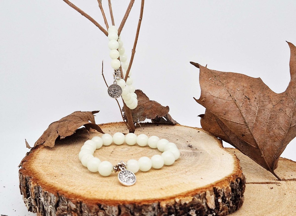 Handgemaakte natuursteen Geluksarmband met hanger "Astrologische Symbolen " Maan licht" -8 mm diameter van de korrel- Diameter armband 20 cm - Kies je favoriete Astrologische Symbolen - Een mooi cadeau voor familie en vrienden