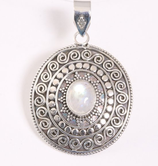Pendentif en argent artisanal traditionnel avec pierre de lune arc-en-ciel