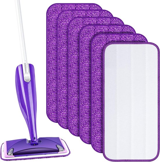 Vadrouille pulvérisatrice violette avec une pile de tampons de vadrouille violets en microfibre et six tampons de vadrouille blancs de rechange à côté.