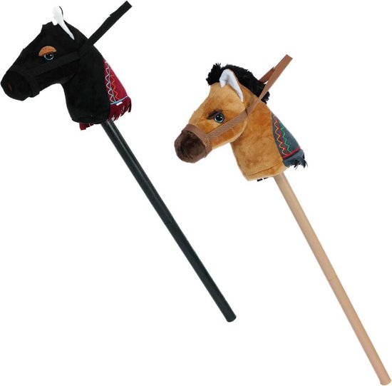 Foto: Stokpaard zwart of bruin verschillend uitgeleverd