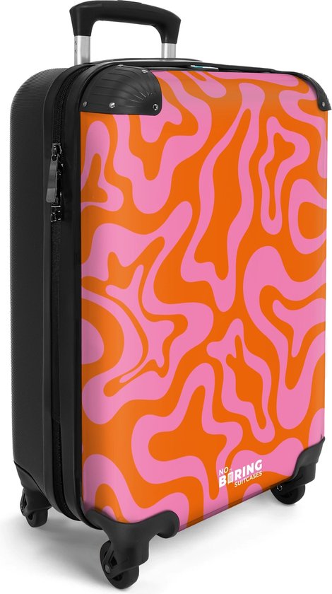 Zwarte koffer met een levendig roze en oranje abstract swirl patroon, handvat en wieltjes.