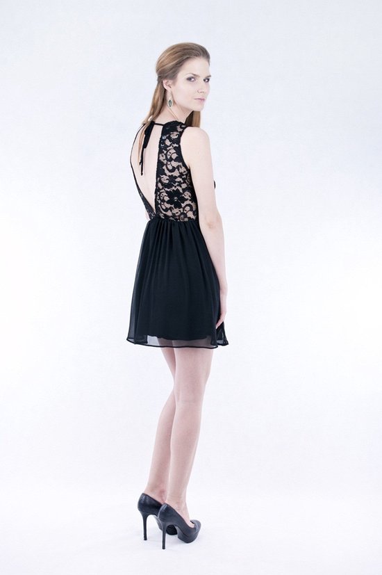 Mini-robe noire en dentelle et mousseline