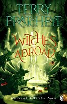 Boekomslag van Terry Pratchett's 'Witches Abroad' met tovenaren in puntmutsen en een kasteel.