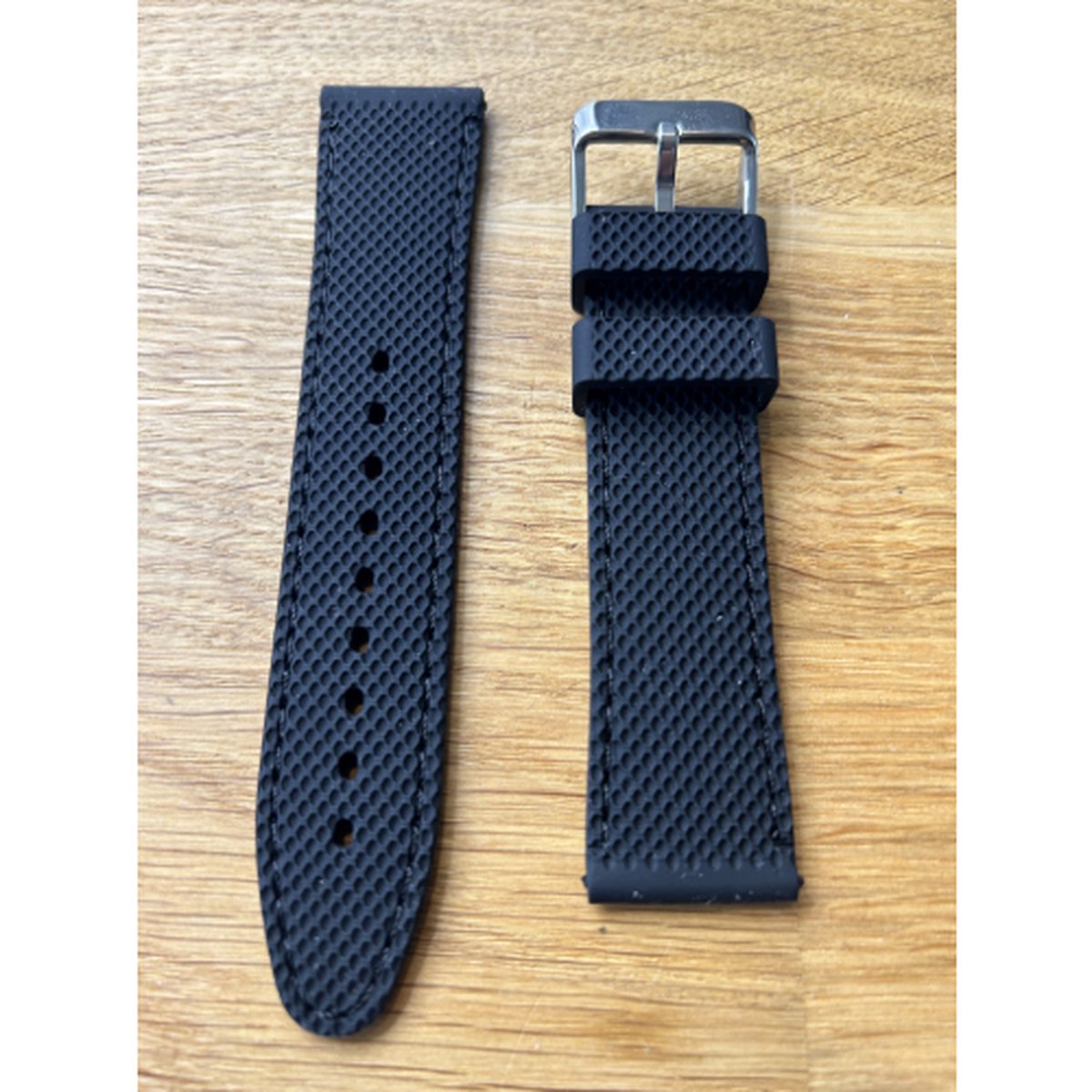 Horlogeband-rubber-juweliers kwaliteit-anti allergisch-24 mm breed-zwart-soepel