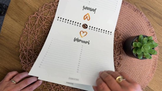 Fabrikten Verjaardagskalender Love - 21 x 21 cm - Hartjes