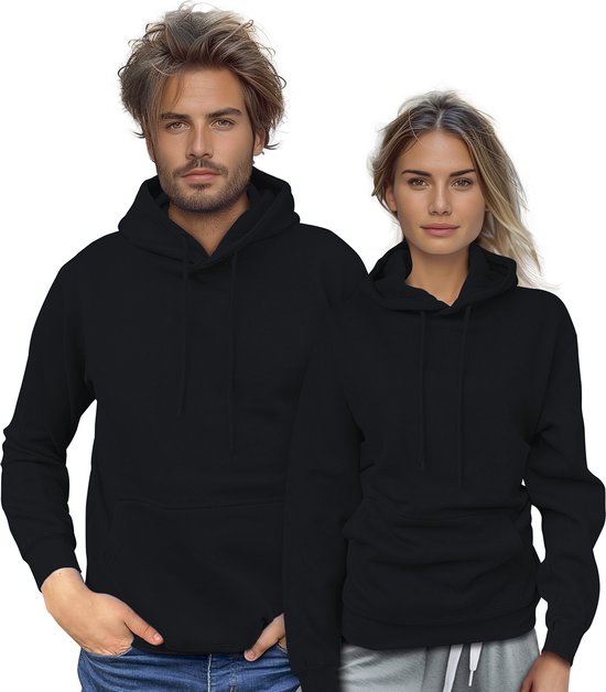 Zwarte LINNICK hoodie met capuchon, gedragen door een man en een vrouw.
