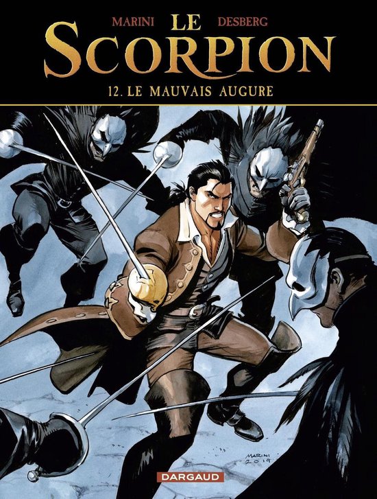 La couverture du roman graphique 'Le Scorpion 12 - Le Mauvais Augure', avec un homme en veste marron combattant à l'épée contre des personnages masqués.
