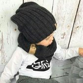 Muts met sjaal - Beanie - Antraciet: De Winter Favoriet! - Voor kinderen vanaf 3 tot ongeveer 9 jaar.
