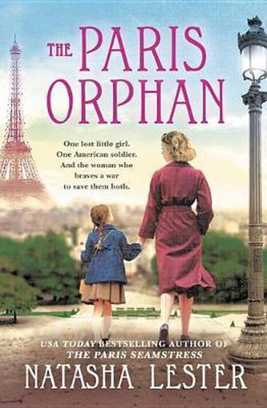 Boekcover 'The Paris Orphan' met een vrouw en meisje die hand in hand lopen, met de Eiffeltoren op de achtergrond.