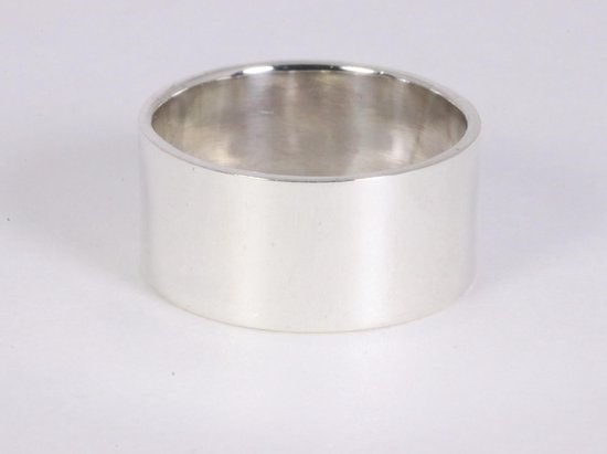 Brede gladde zilveren ring - 10 mm. - maat 19