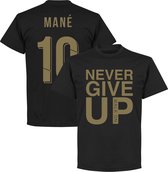 Never Give Up Liverpool Mane 10 T-Shirt - Zwart/ Goud - S