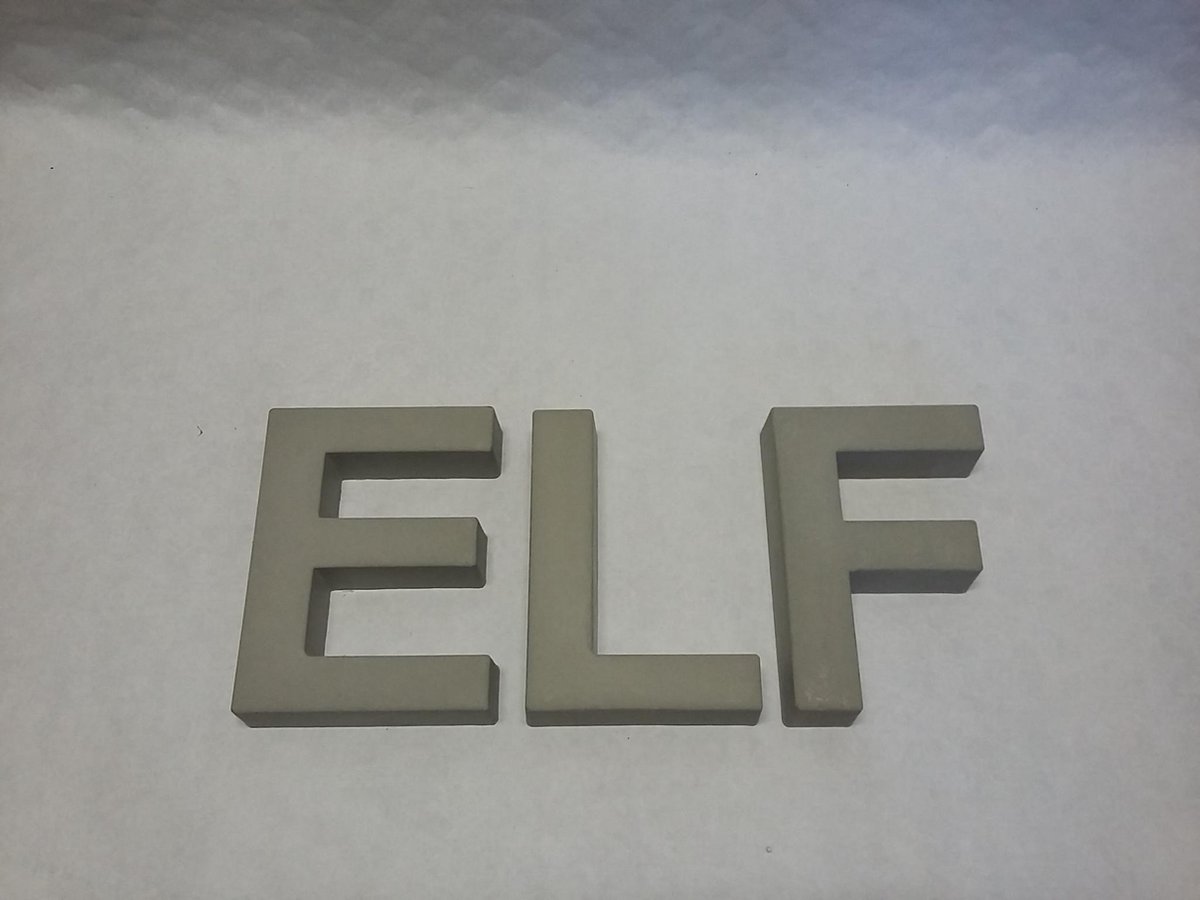 Betonnen letters. Huisnummer ELF 20 cm hoog