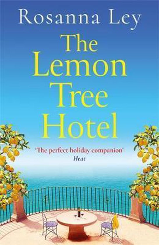 Livre 'The Lemon Tree Hotel' avec vue ensoleillée sur la mer, citronniers et terrasse avec table et chaises.